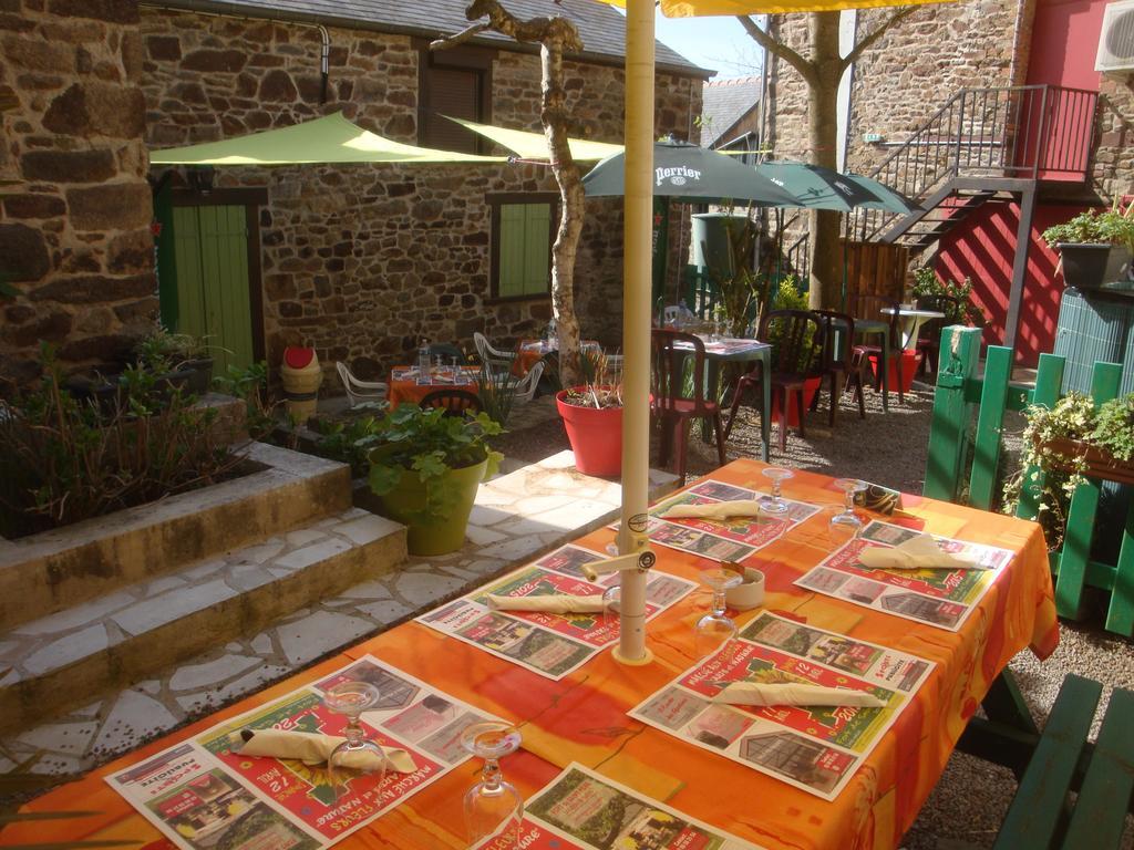 Châteauneuf-dʼIlle-et-Vilaine Auberge Du Chateau المظهر الخارجي الصورة