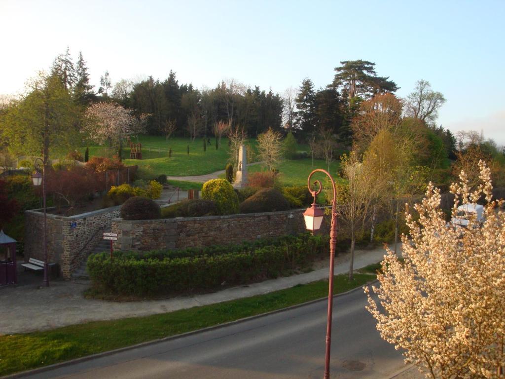 Châteauneuf-dʼIlle-et-Vilaine Auberge Du Chateau المظهر الخارجي الصورة